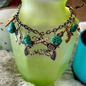 BLING BLING 🎉🎊cowgirl stone turquoise statement necklace Adjustable 16-18 in